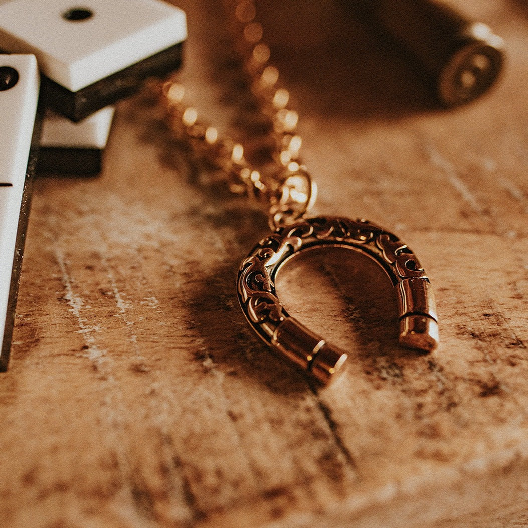 Lucky Charm Horseshoe Necklace Gold Mysticum Luna