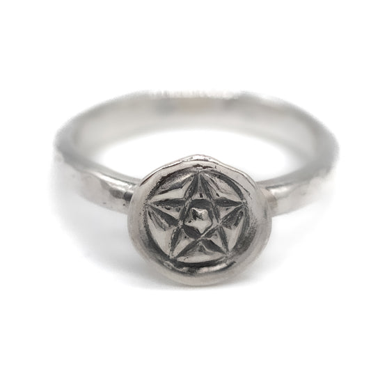 Pentagram Hammered Band Ring - Size S