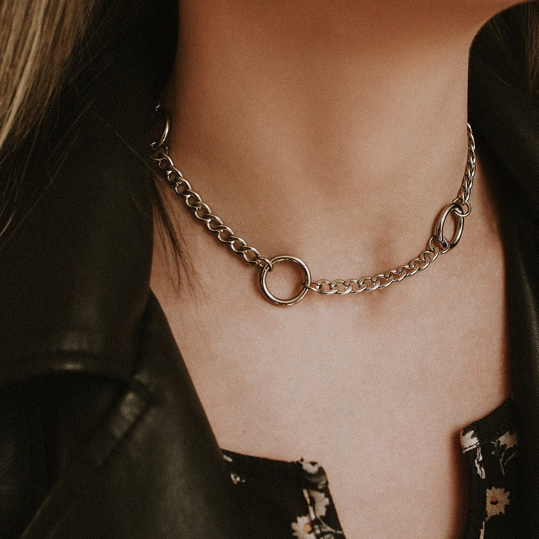 O ring on sale chain choker