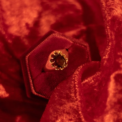 9ct Gold Garnet Signet Ring - Size Size U / US 10