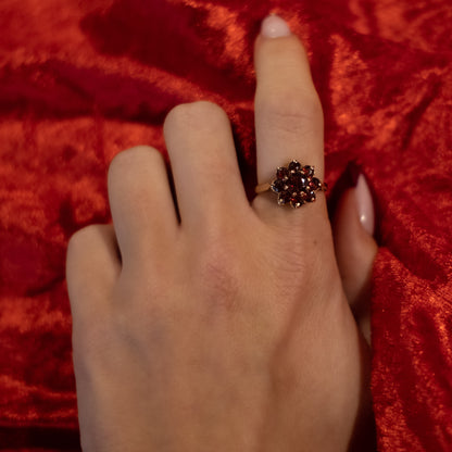 9ct Gold Garnet Flower Ring - Size UK N / US 6.5