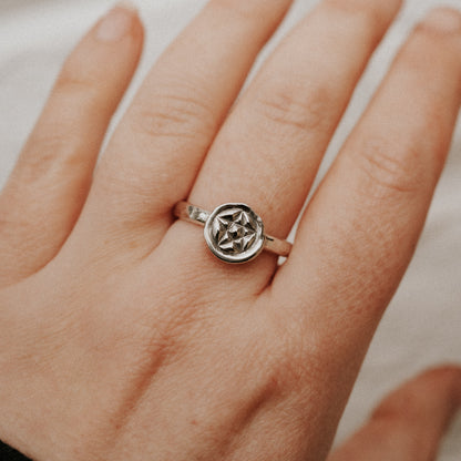 Pentagram Hammered Band Ring - Size S