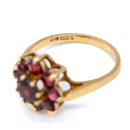 9ct Gold Garnet Flower Ring - Size UK N / US 6.5