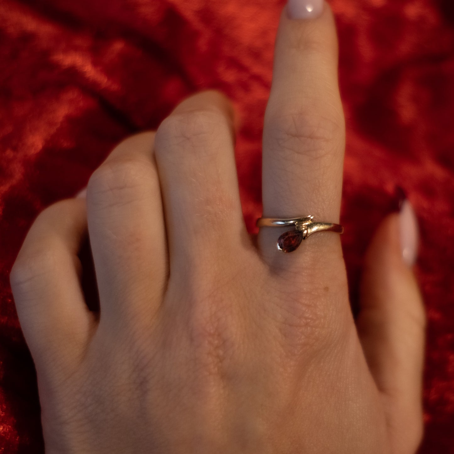 9ct Gold Garnet Wrap Band Ring - Size UK P / US 7.5